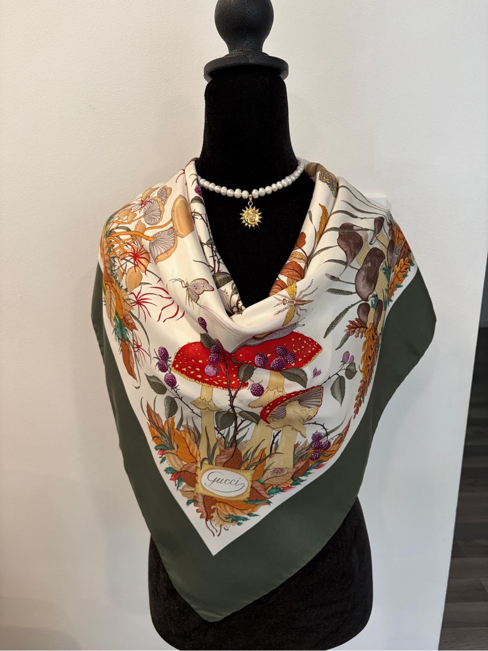 Gucci Silk Scarf Botanical Insect Floral Green Hand Rolled Made in Italy - Picture 2 of 11